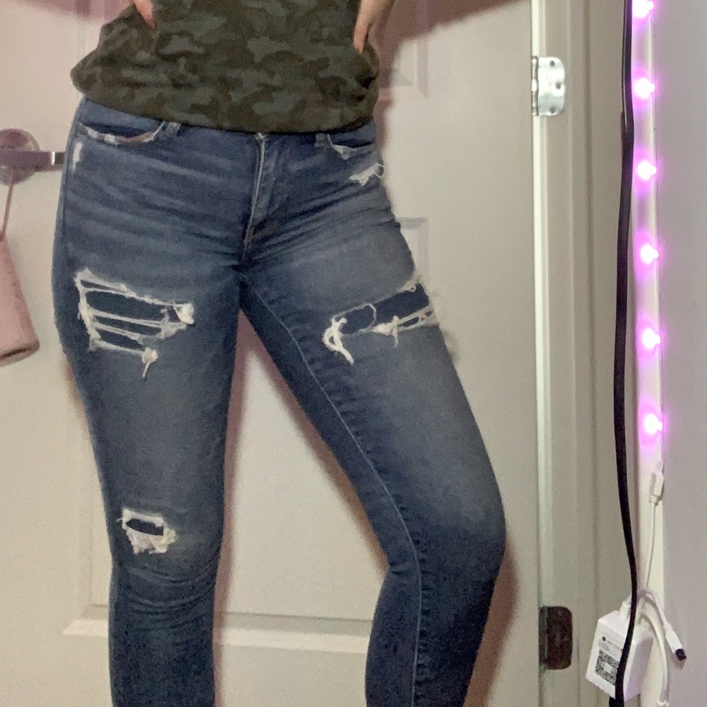 American Eagle ripped jeans size 4